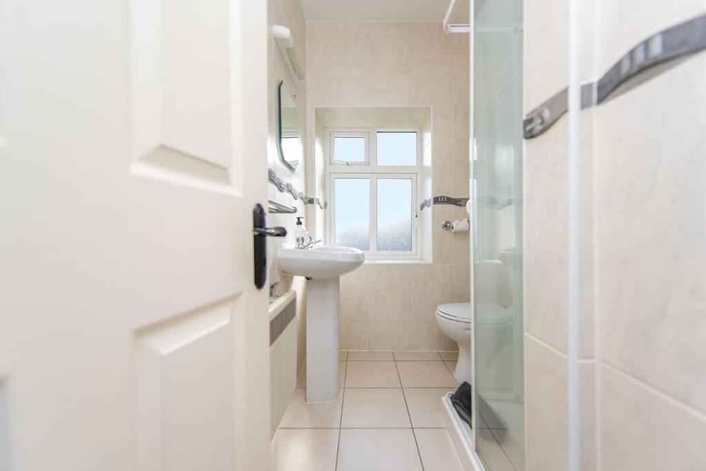 Clonbur House - Two Bedroom Village Apartment 골웨이 외부 사진