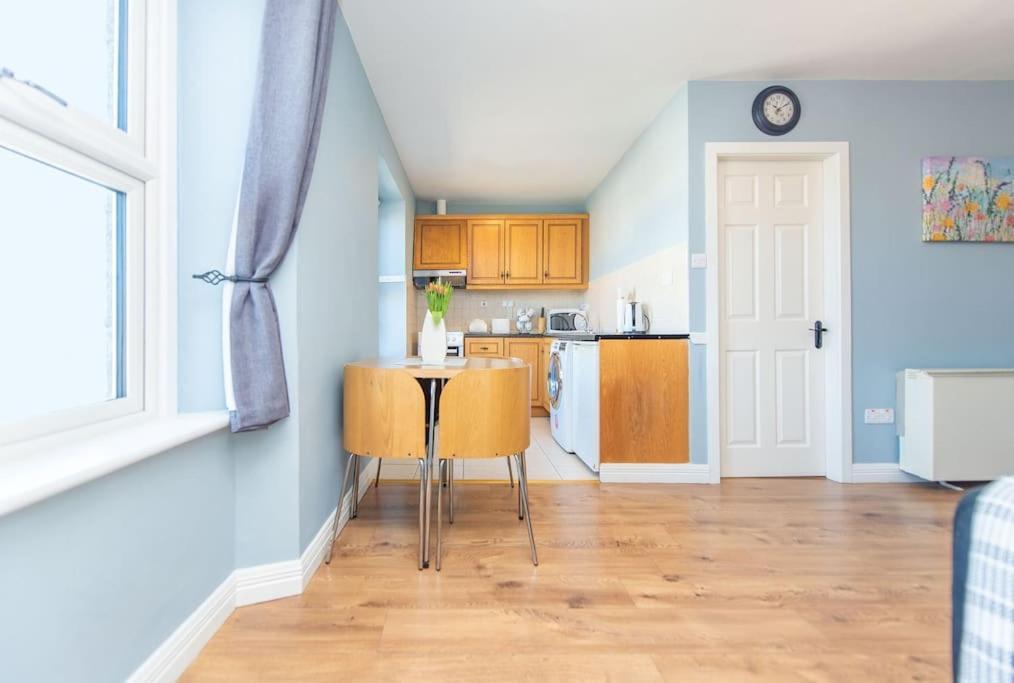 Clonbur House - Two Bedroom Village Apartment 골웨이 외부 사진