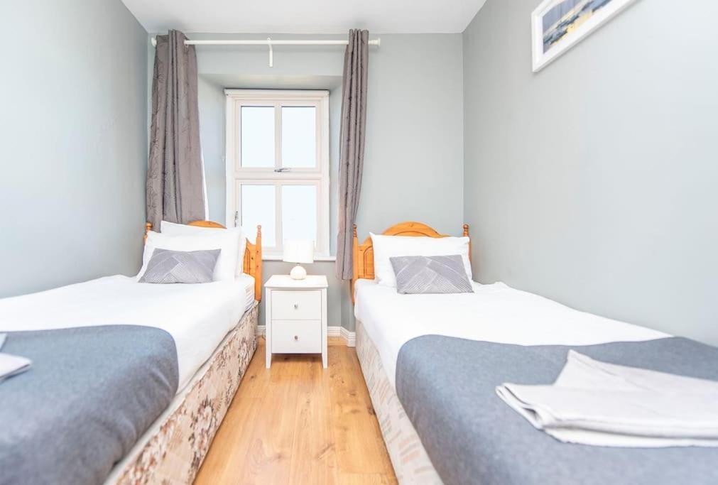 Clonbur House - Two Bedroom Village Apartment 골웨이 외부 사진