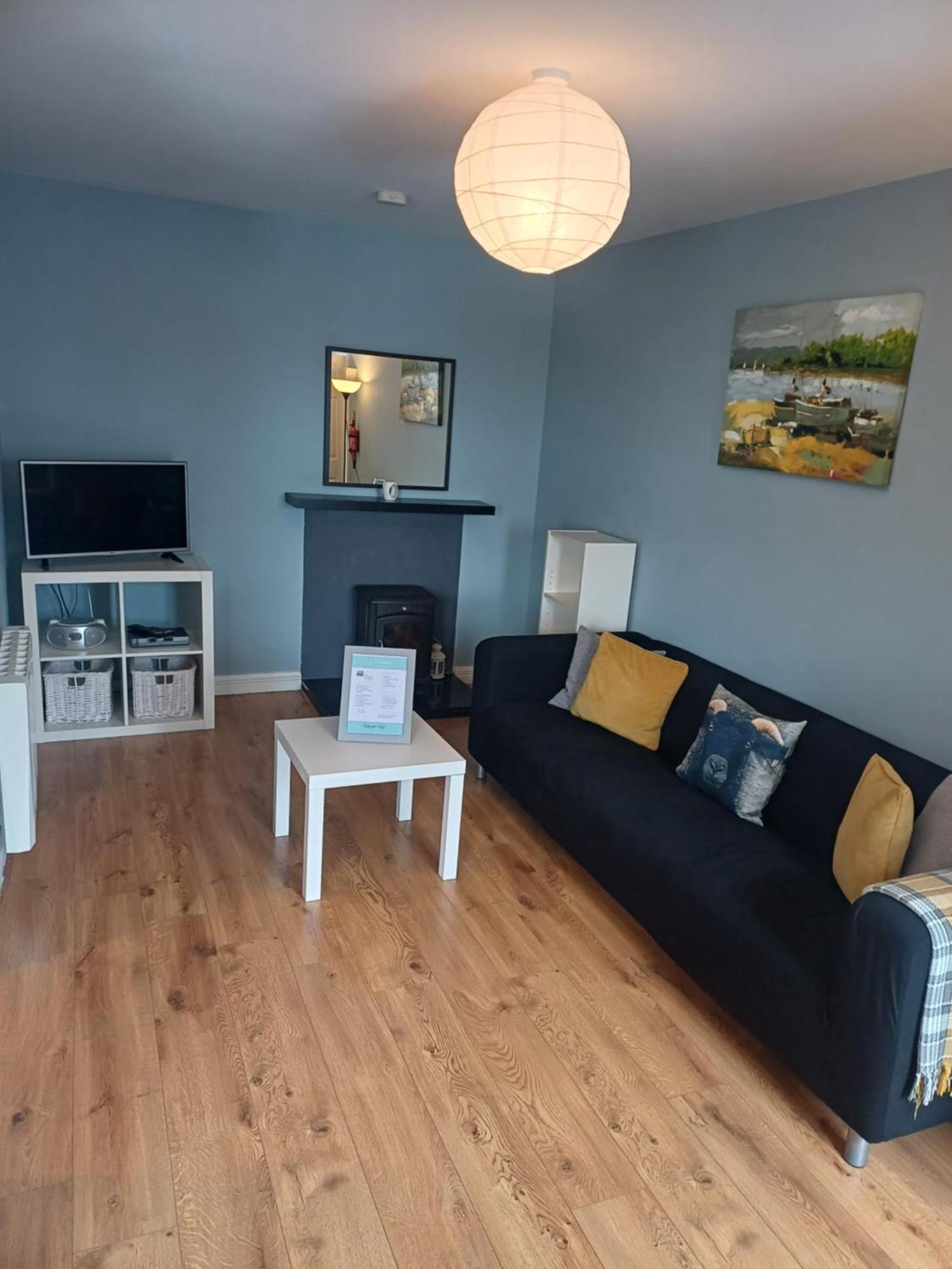 Clonbur House - Two Bedroom Village Apartment 골웨이 외부 사진